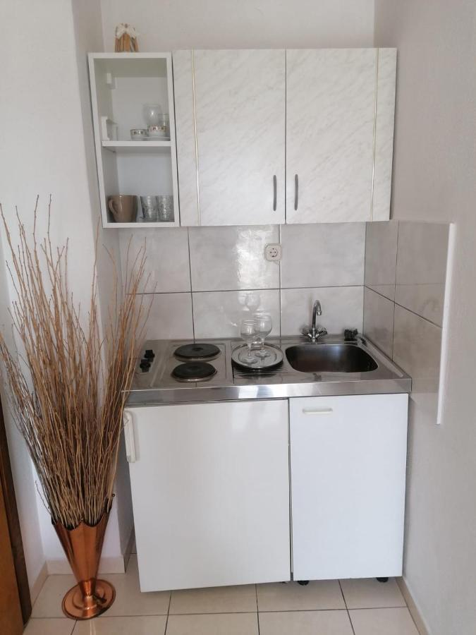 Studio Apartmani Marinella 巴什卡沃达 外观 照片