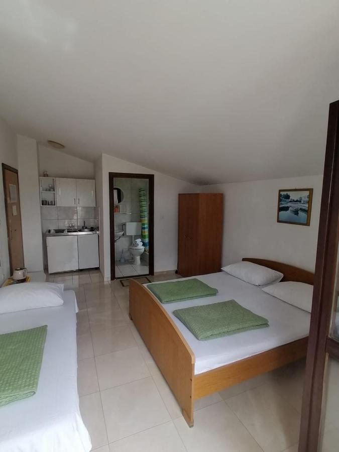 Studio Apartmani Marinella 巴什卡沃达 外观 照片