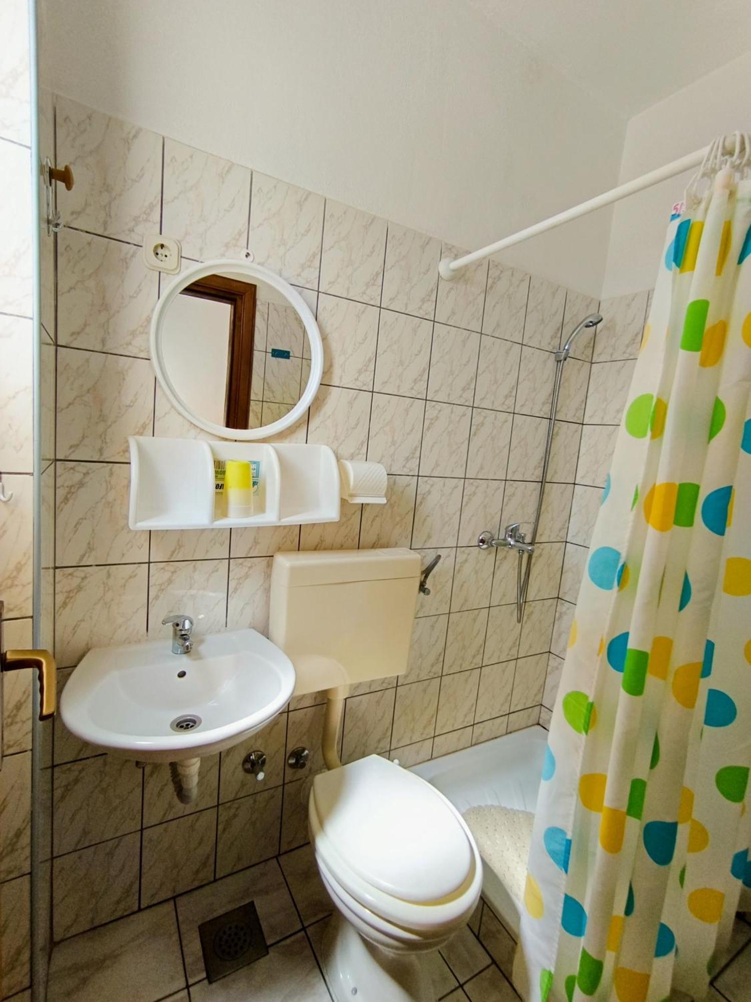 Studio Apartmani Marinella 巴什卡沃达 客房 照片